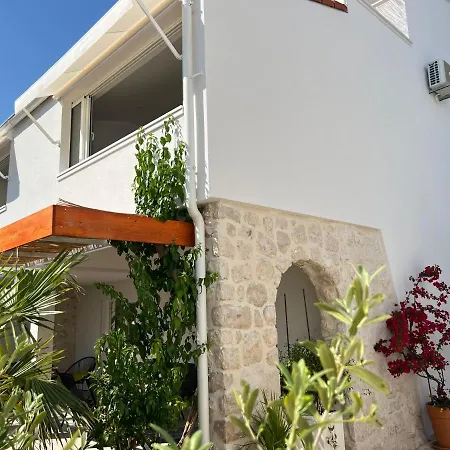 Apartments Xenia Pakostane *