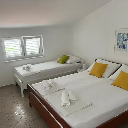 Апартаменты Apartments Xenia Pakostane