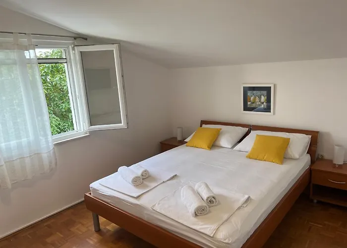 Apartments Xenia Pakostane *