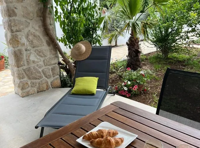 Апартаменты Apartments Xenia Pakostane *