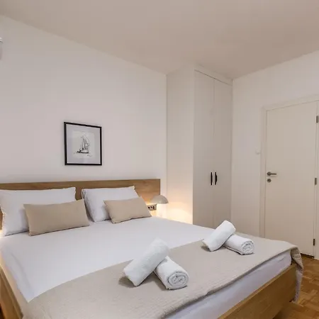 Xenia Apartment